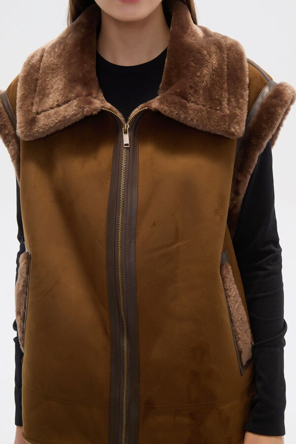 CHALECO RIETA BEIGE OSCURO image number null