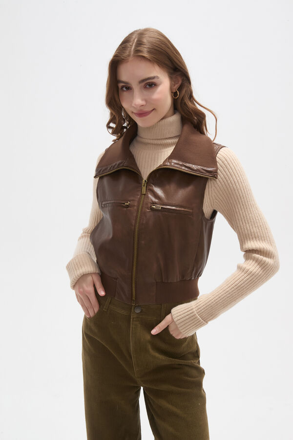 CHALECO KARESH MARRON image number null