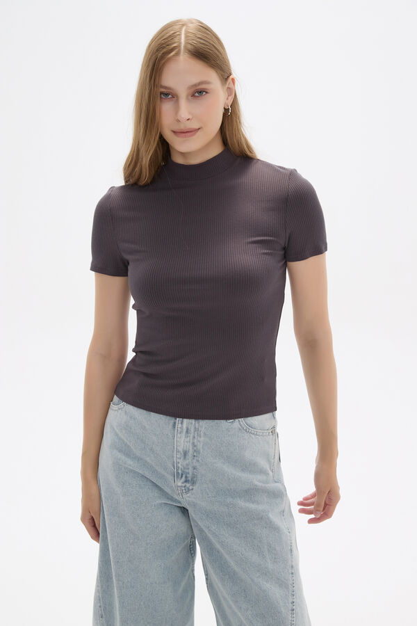 REMERA DALY GRIS OSCURO image number null