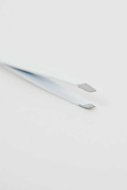 Pinza De Cejas BATO BLANCO image number null