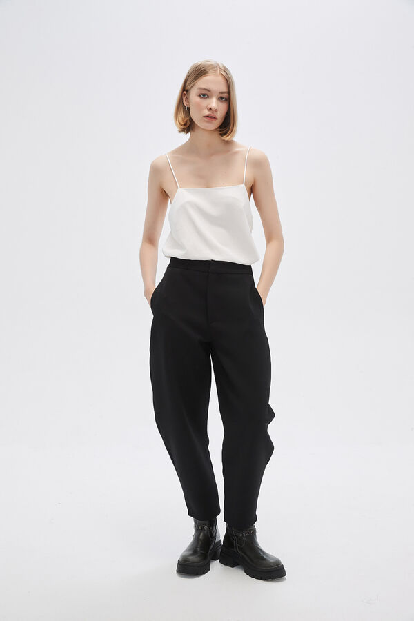 PANTALON FIENAS NEGRO image number null