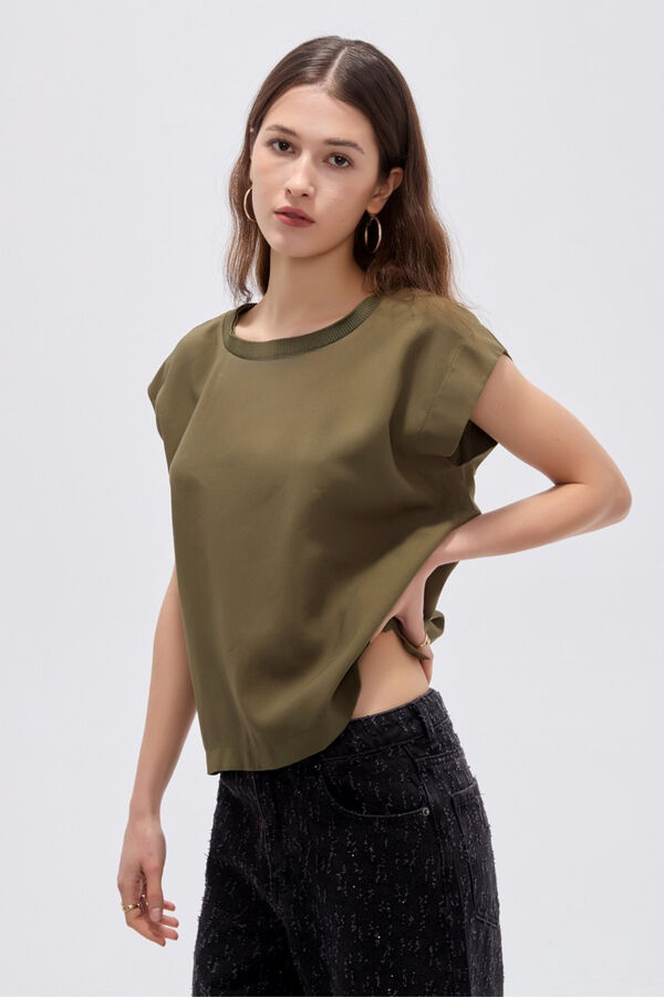 REMERA ZORU 70607 VERDE OLIVA image number null