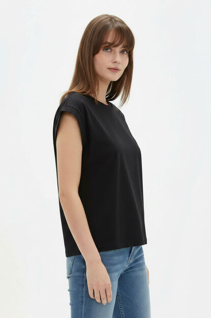 REMERA ALISMO 70607 NEGRO image number null