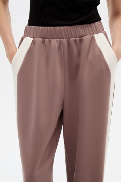 PANTALON DEPORTIVO RACHELLE 70607 GUSTO 1 image number null