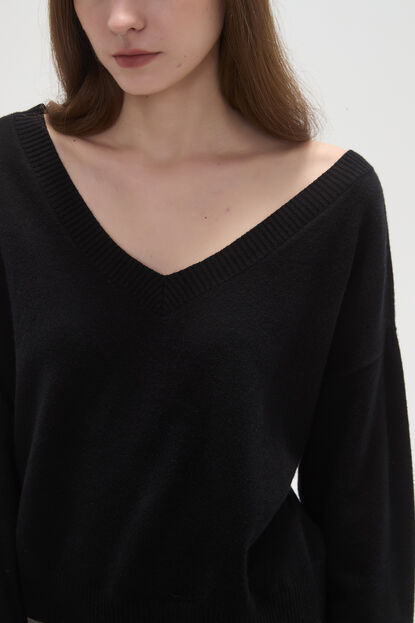 SWEATER URYTH NEGRO image number null