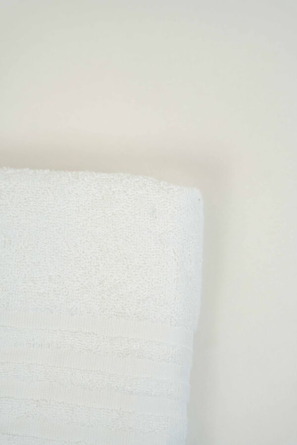 Toalla Super Ba&ntilde;o NESSA, 380g. BLANCO image number null