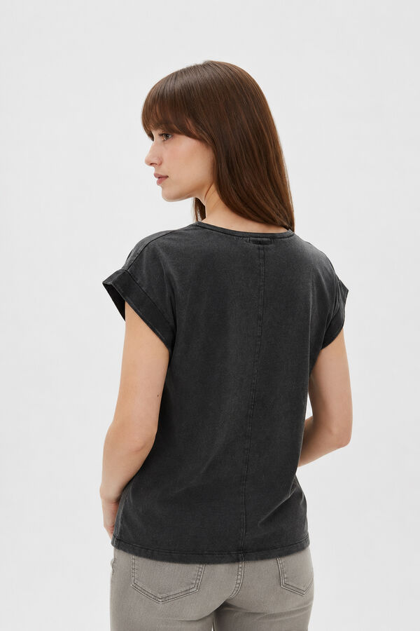 REMERA AKAROA 70607 GUSTO 1 image number null