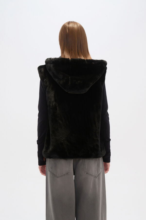 CHALECO CHERY NEGRO image number null