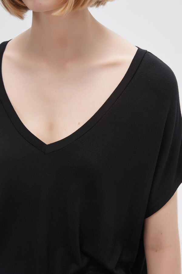 REMERA VENOM NEGRO image number null