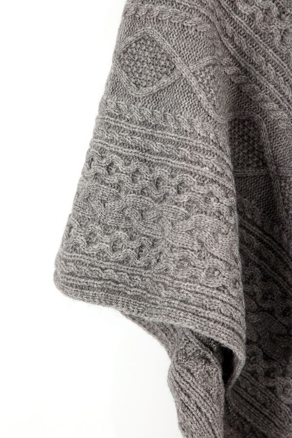 Poncho Sivir GRIS image number null