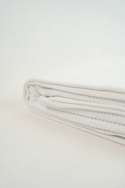 Toalla Super Ba&ntilde;o MUMA, 500g. BLANCO image number null
