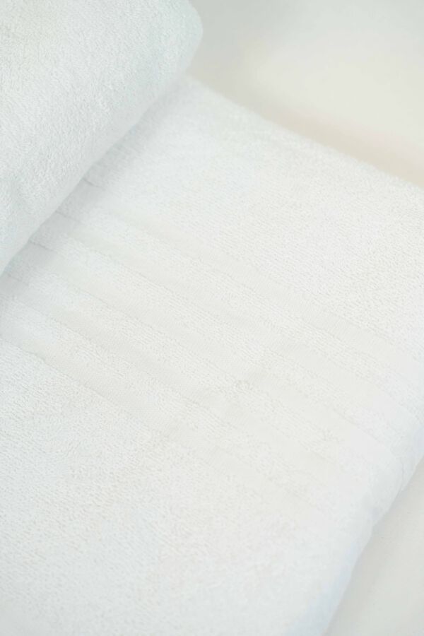 Toalla Super Ba&ntilde;o NESSA, 380g. BLANCO image number null