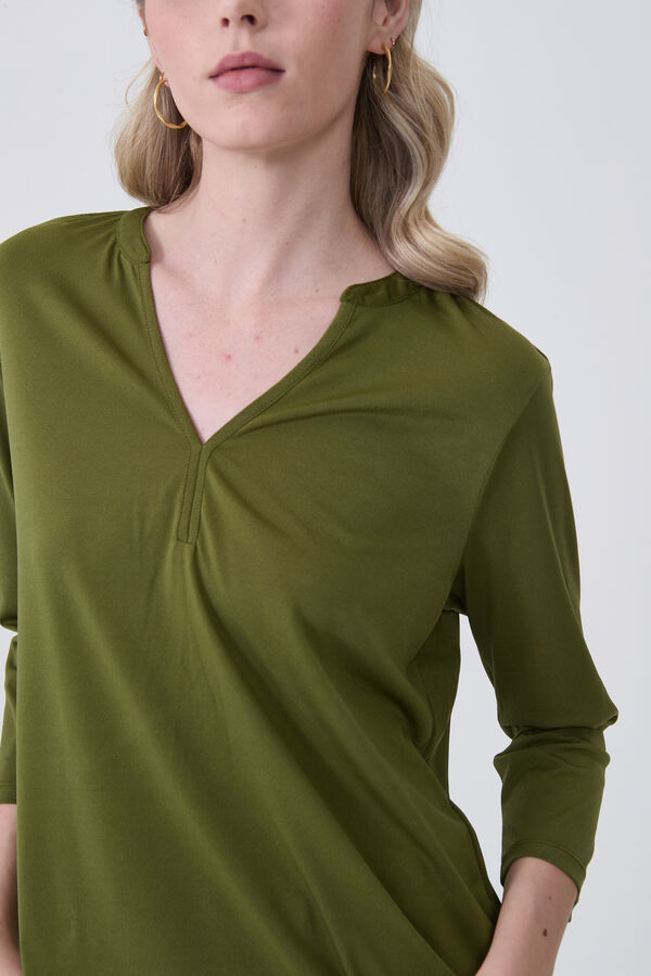REMERA FELDK VERDE OLIVA image number null