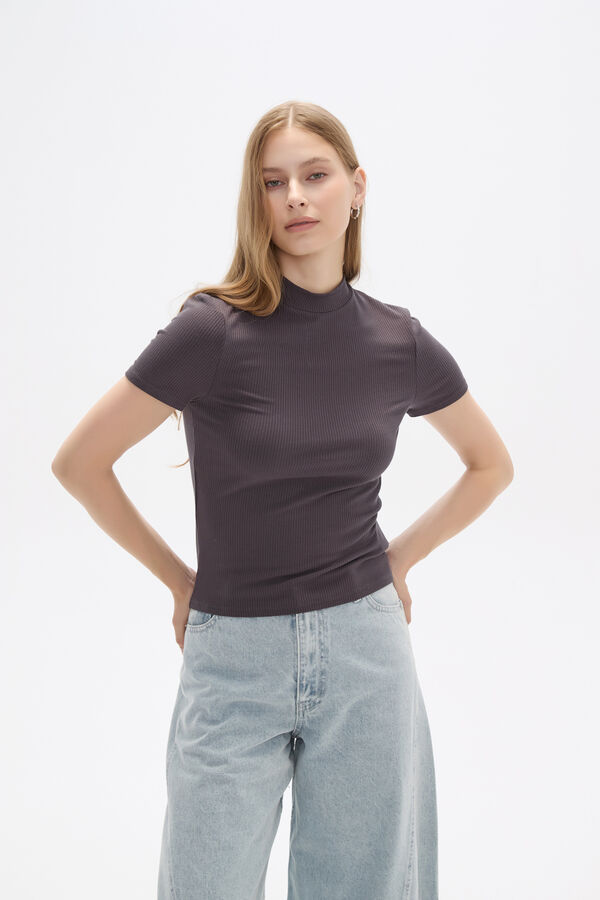 REMERA DALY GRIS OSCURO image number null