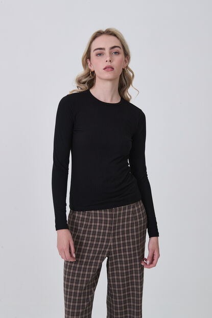 REMERA ZACATLAN NEGRO image number null