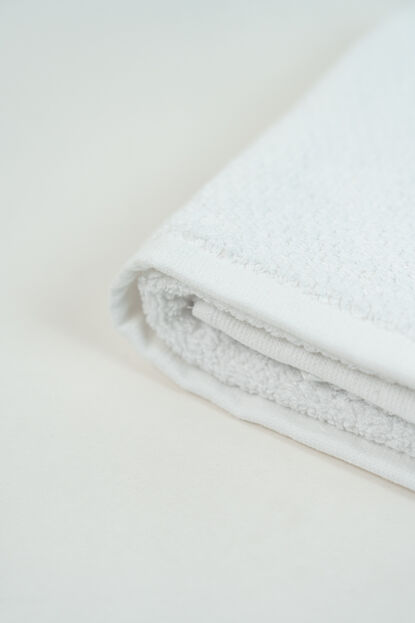 Toalla Piso MUMA, 700g. BLANCO image number null