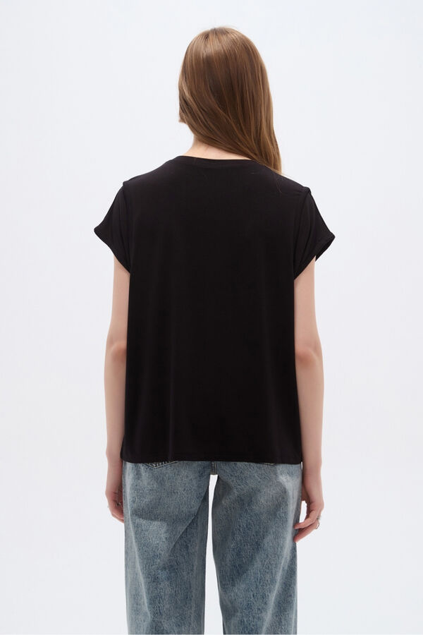 REMERA UMEA 70809 NEGRO image number null