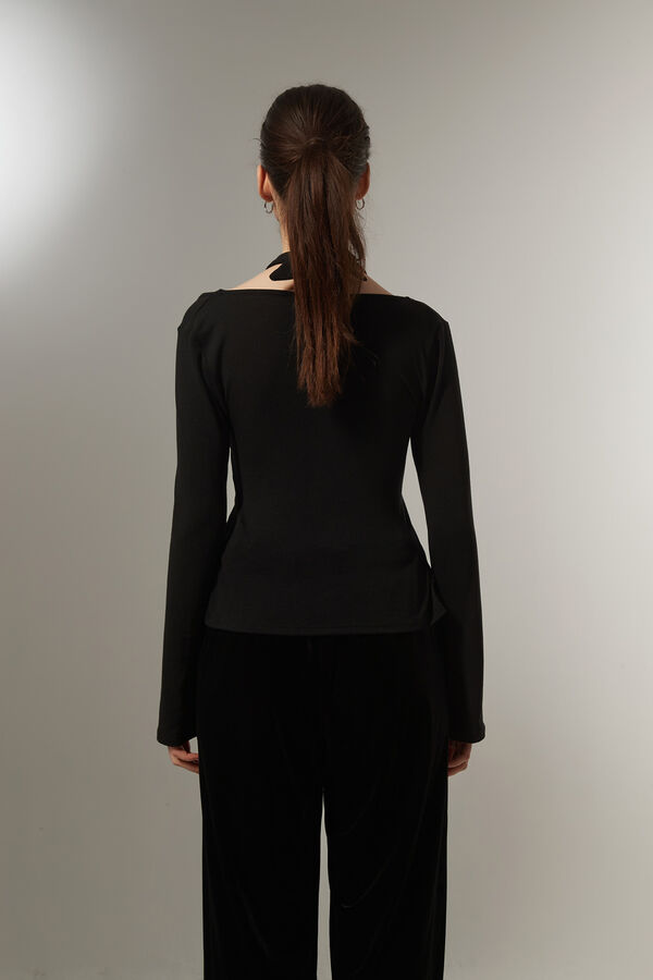 REMERA UBEA NEGRO image number null