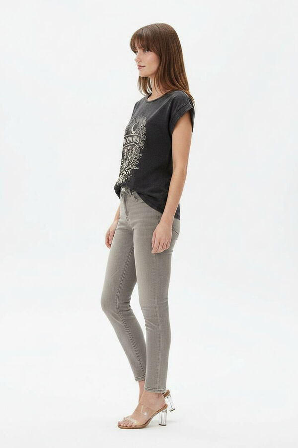 REMERA AKAROA 70607 GUSTO 1 image number null