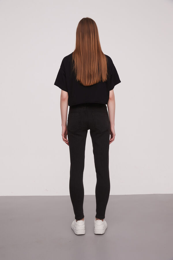 PANTALON PINAWA GRIS MEDIO image number null