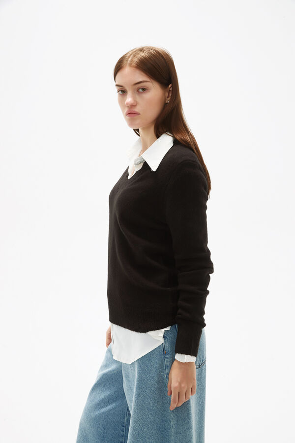 SWEATER TAURIN NEGRO image number null