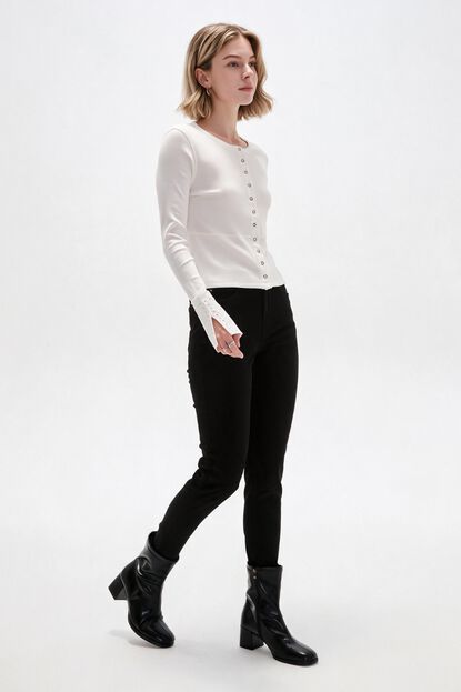 REMERA CARITO 70809 MARFIL  / OFF WHITE image number null