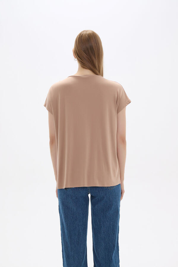 REMERA VENOM BEIGE OSCURO image number null