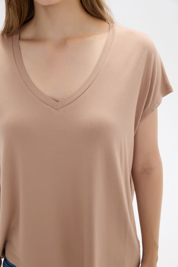 REMERA VENOM BEIGE OSCURO image number null