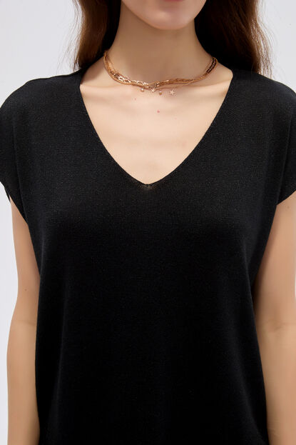 REMERA TIRALLE 70809 NEGRO image number null