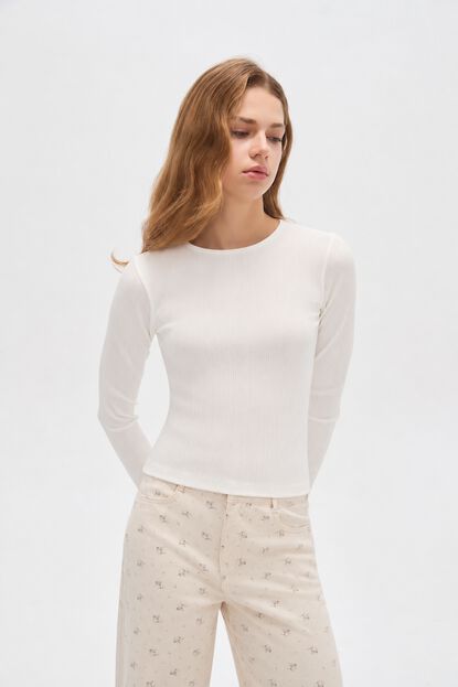 REMERA AWRA 70607 MARFIL  / OFF WHITE image number null