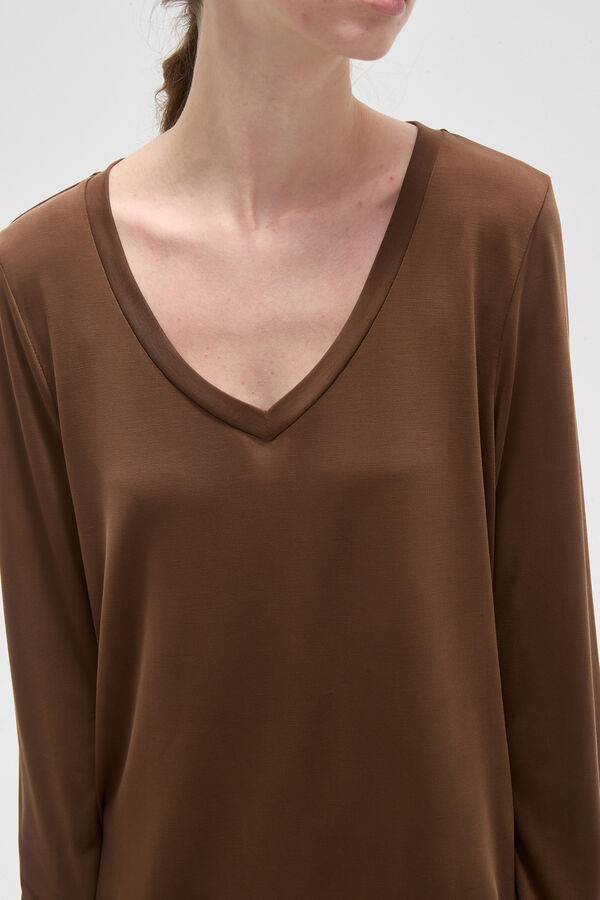 REMERA TIVIA CHOCOLATE image number null