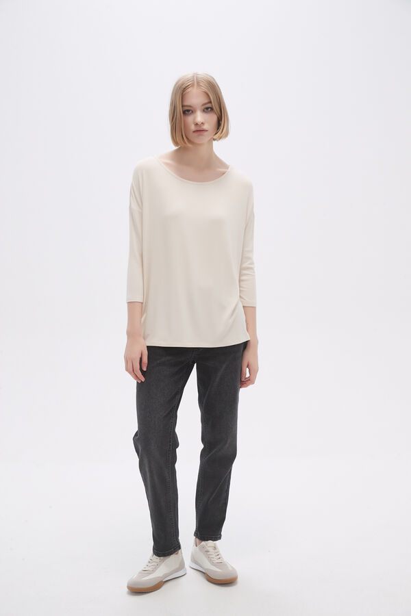REMERA CAPACHOAS CRUDO / NATURAL image number null