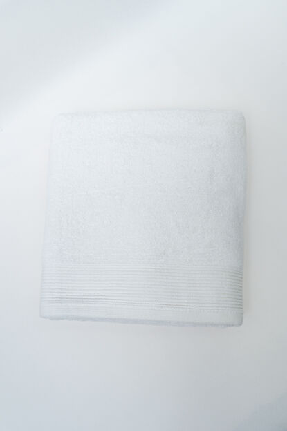 Toalla Super Ba&ntilde;o Tila, 500 gms BLANCO image number null