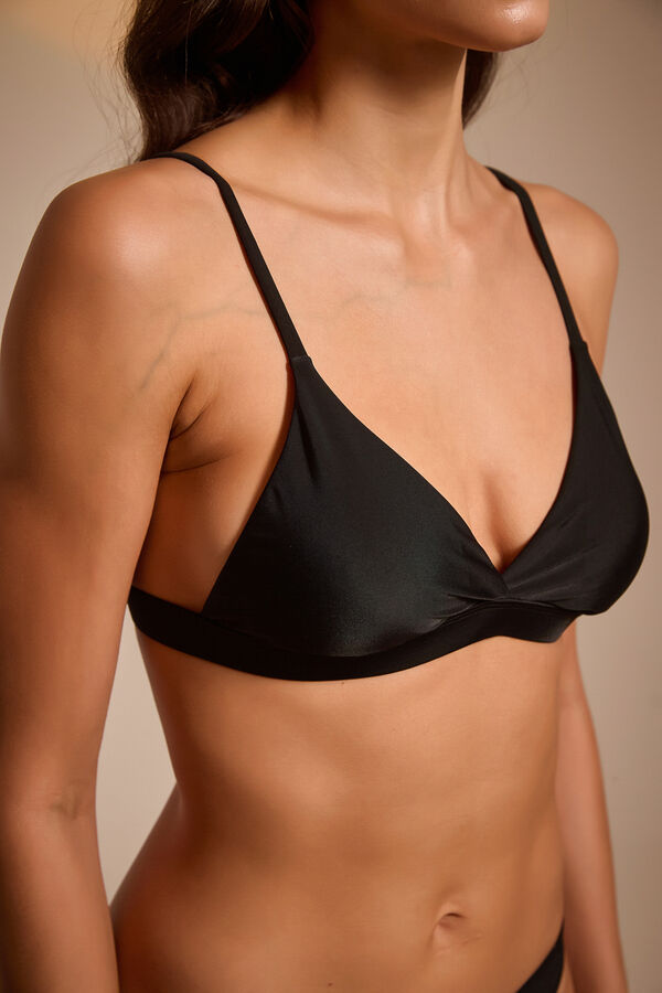 TRIANGULO LANKAI NEGRO image number null