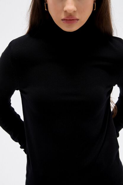 POLERA TIVANA NEGRO image number null